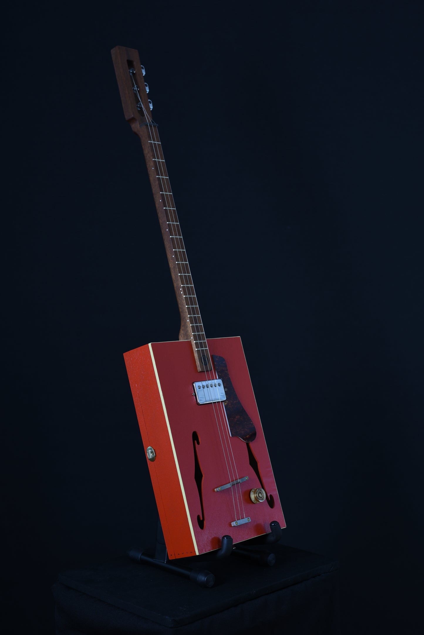 3-saitige Cigar Box Guitar „Cherry Red“ | #23