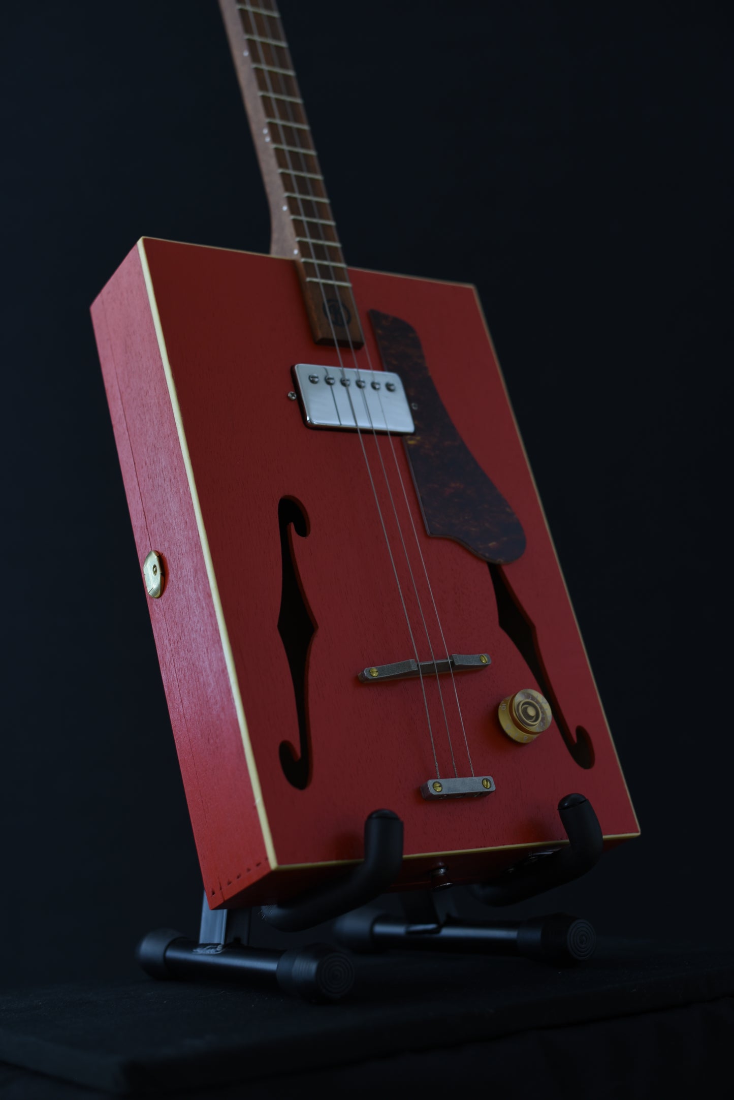 3-saitige Cigar Box Guitar „Cherry Red“ | #23